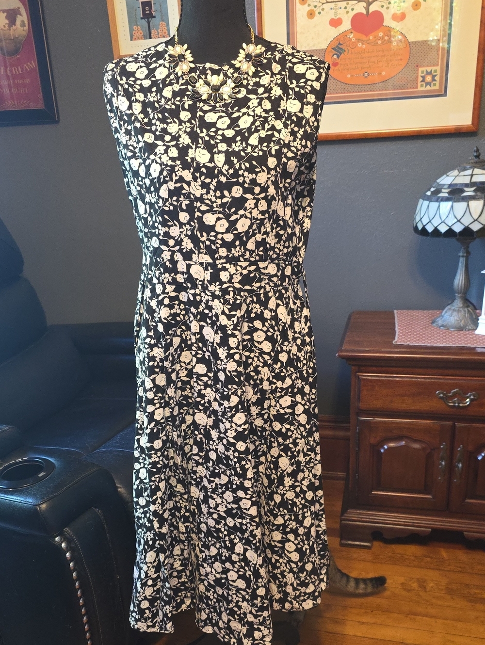 Black & White Floral Sleeveless Midi Dress Size L